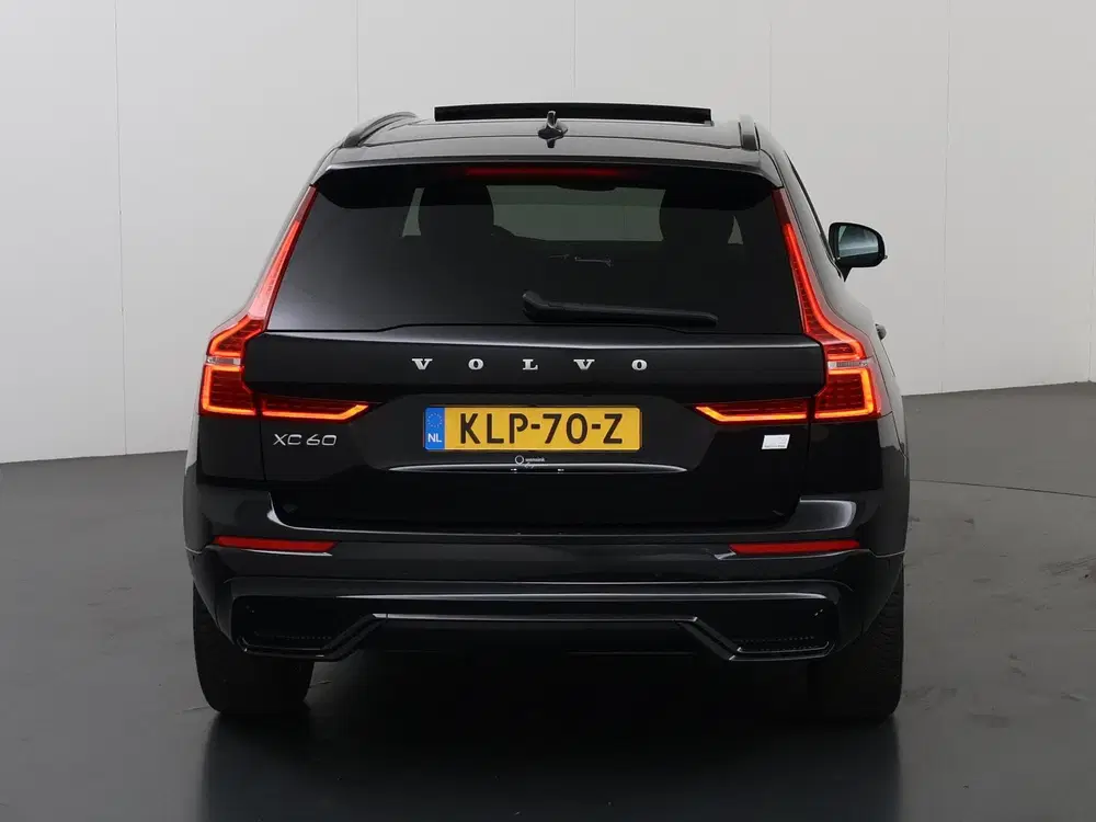 Volvo XC60 2.0 T6 Plug-in hybrid AWD Plus Dark Ele. t uit 2023, foto 4