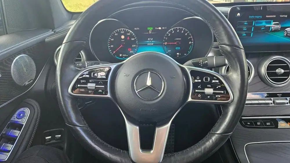 Mercedes-Benz GLC 300E AMG LINE uit 2021, foto 10