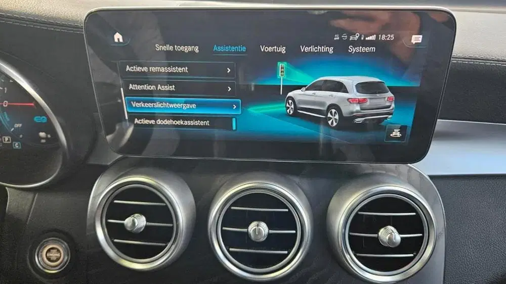 Mercedes-Benz GLC 300E AMG LINE uit 2021, foto 13