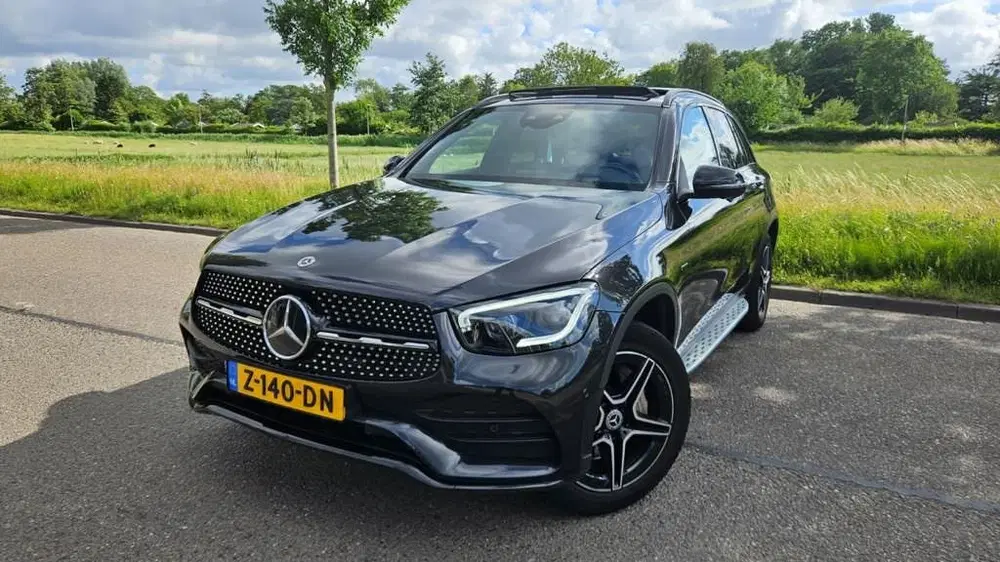 Mercedes-Benz GLC 300E AMG LINE uit 2021, foto 2