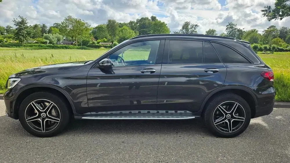 Mercedes-Benz GLC 300E AMG LINE uit 2021, foto 3