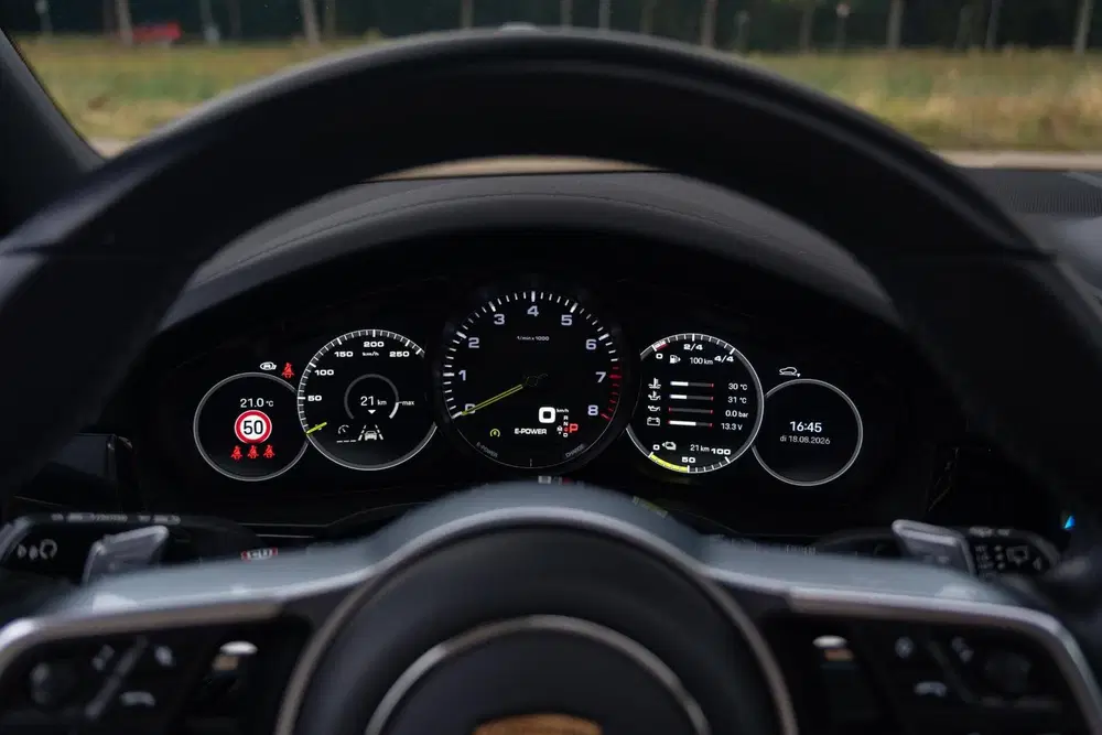 Porsche Cayenne 3.0 E-Hybrid Platinum Edition uit 2022, foto 13