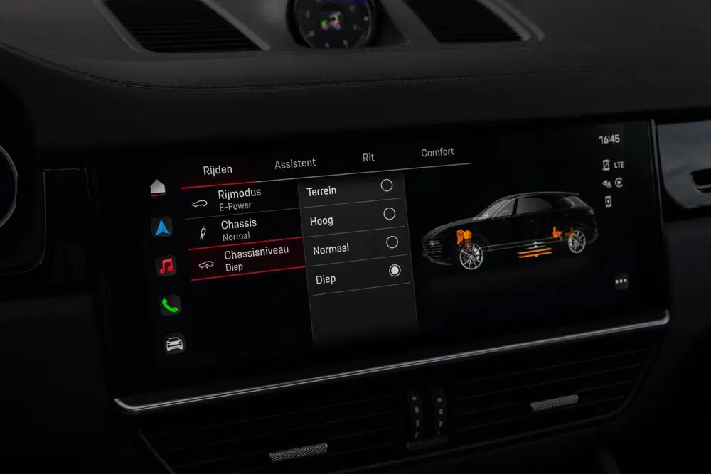Porsche Cayenne 3.0 E-Hybrid Platinum Edition uit 2022, foto 17