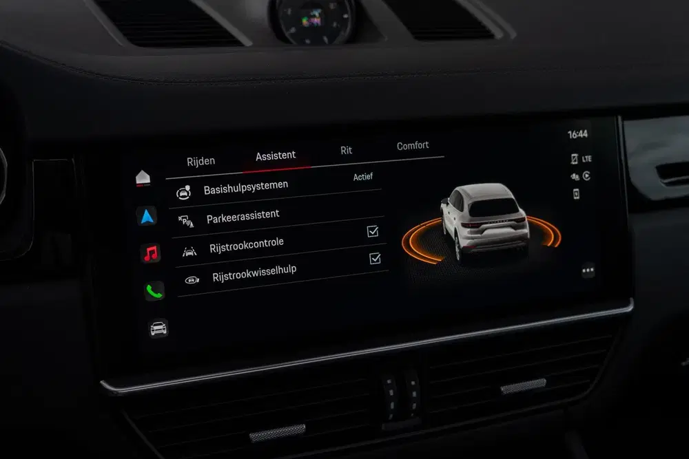 Porsche Cayenne 3.0 E-Hybrid Platinum Edition uit 2022, foto 20