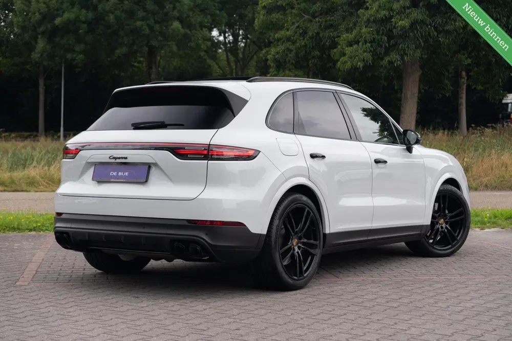 Porsche Cayenne 3.0 E-Hybrid Platinum Edition uit 2022, foto 3