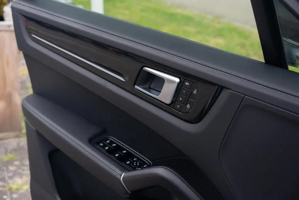 Porsche Cayenne 3.0 E-Hybrid Platinum Edition uit 2022, foto 7