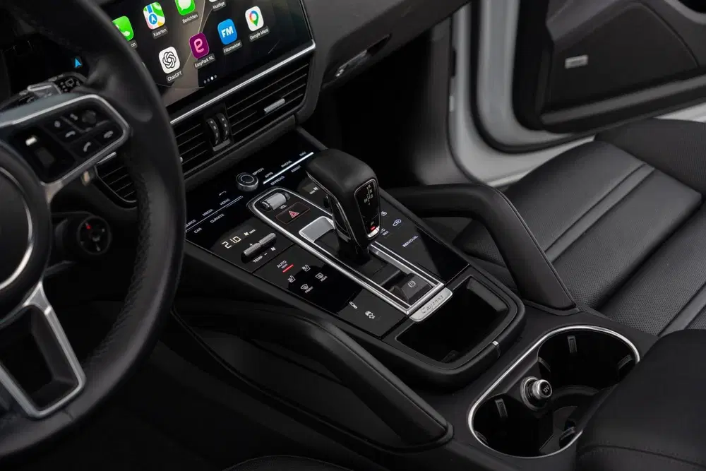 Porsche Cayenne 3.0 E-Hybrid Platinum Edition uit 2022, foto 9