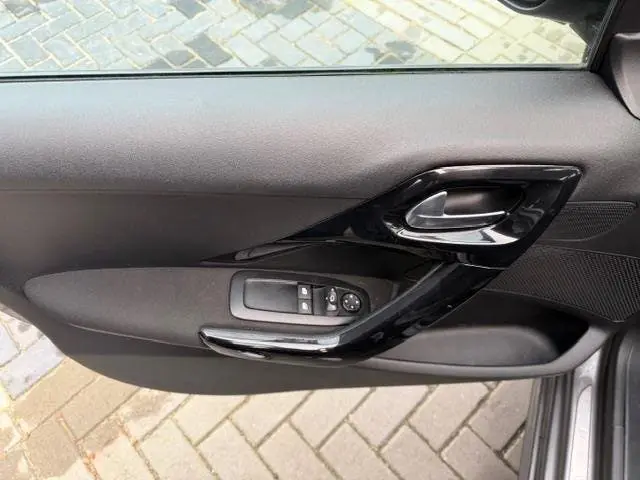 Peugeot 208 1.2 PureTech Signature 6 maanden GARANTIE inbegr uit 2019, foto 11