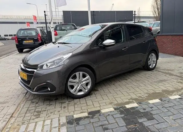 Peugeot 208 1.2 PureTech Signature 6 maanden GARANTIE inbegr uit 2019, foto 2