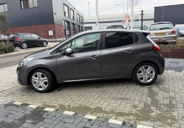 Peugeot 208 1.2 PureTech Signature 6 maanden GARANTIE inbegr uit 2019, foto 3
