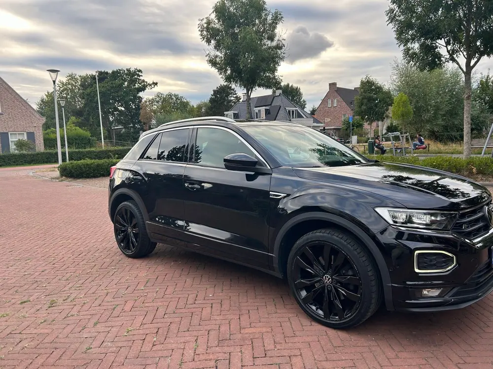 Volkswagen T-Roc 1.5 TSI 150pk 7-DSG 2021 Zwart uit 2021, foto 2