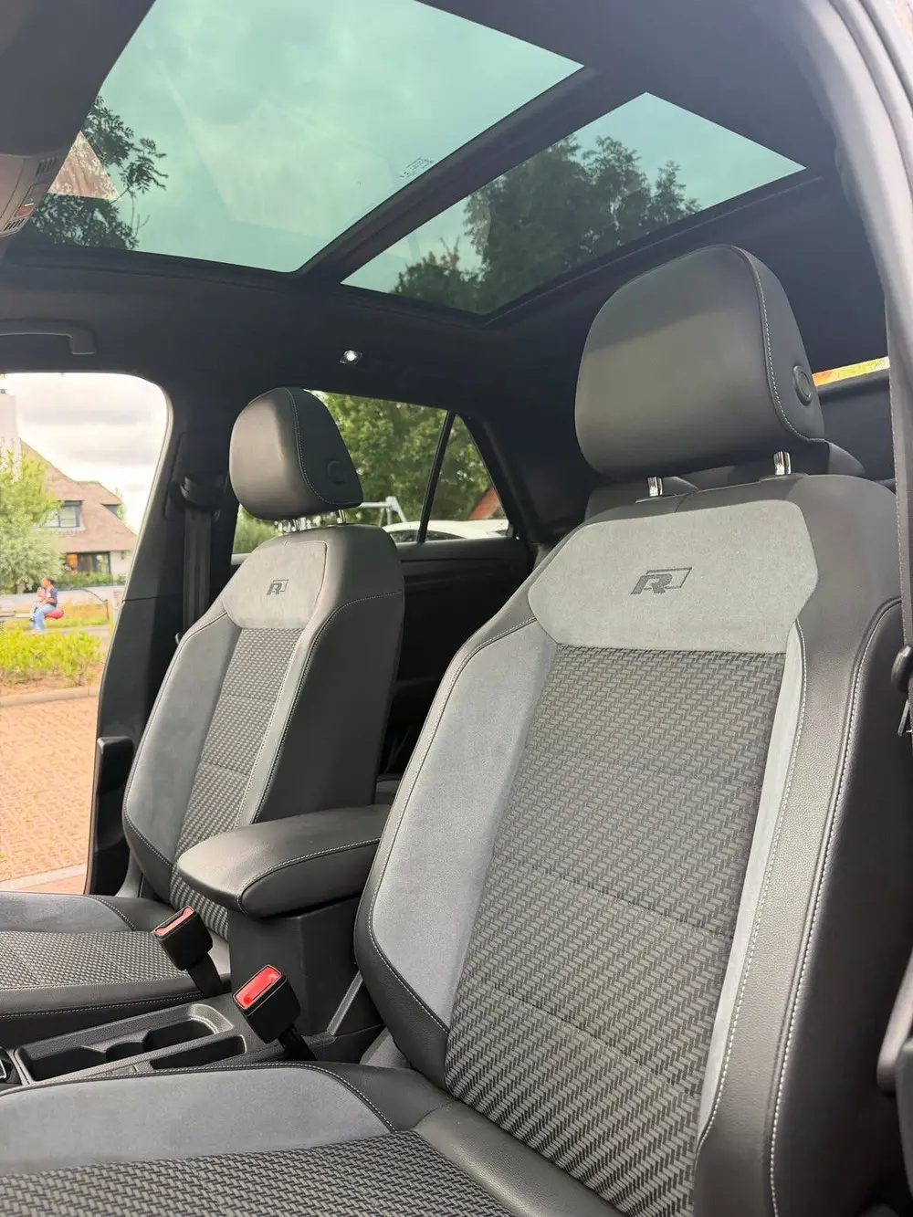Volkswagen T-Roc 1.5 TSI 150pk 7-DSG 2021 Zwart uit 2021, foto 8