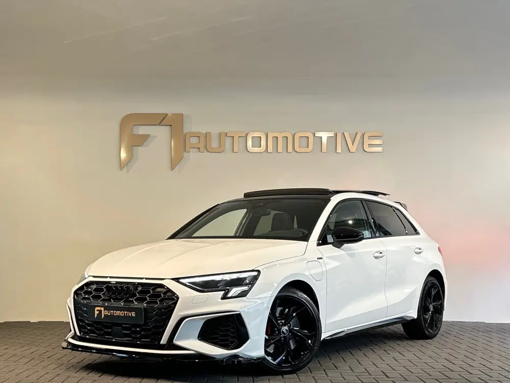 Audi A3 45 TFSI e S Line Competition Pano uit 2021