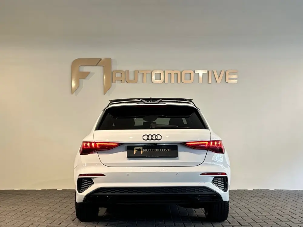 Audi A3 45 TFSI e S Line Competition Pano uit 2021, foto 10