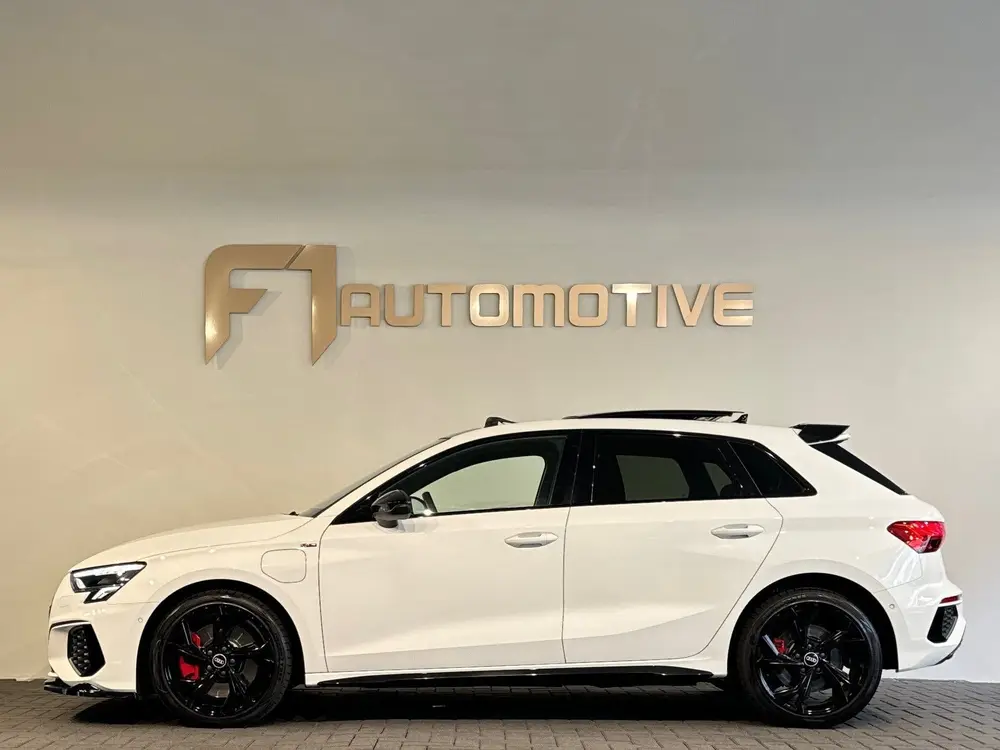 Audi A3 45 TFSI e S Line Competition Pano uit 2021, foto 11