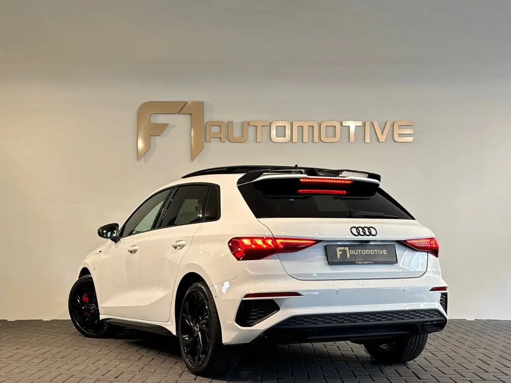 Audi A3 45 TFSI e S Line Competition Pano uit 2021, foto 7