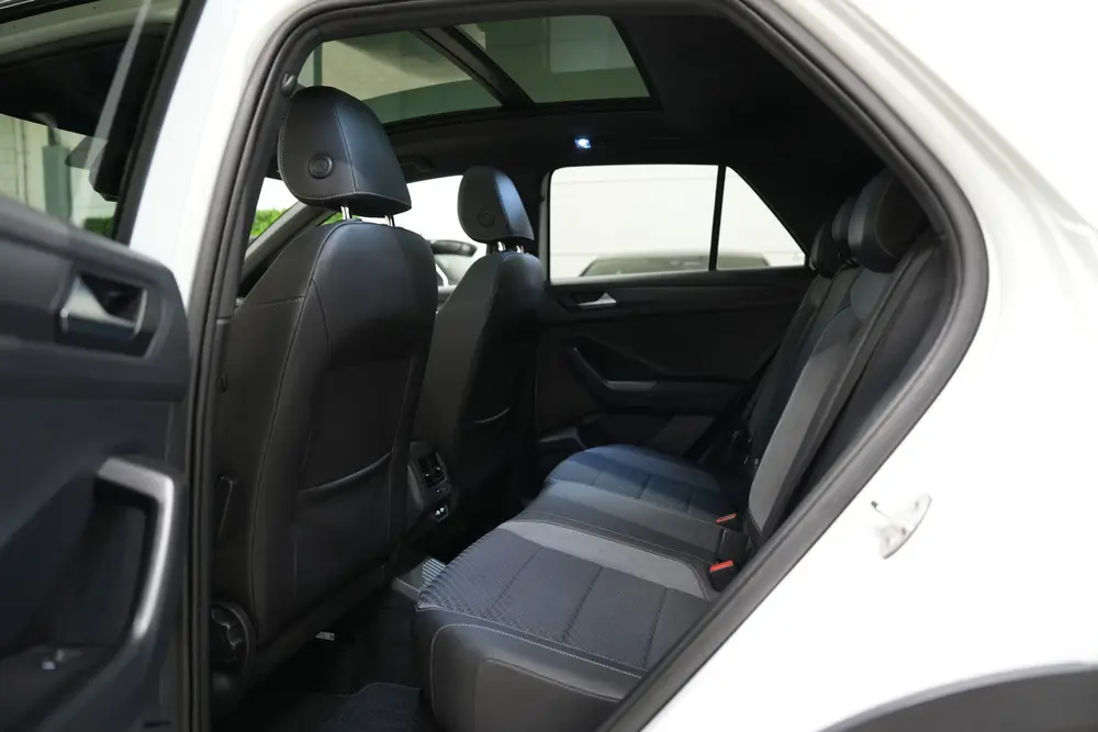 Volkswagen T-Roc 1.5 TSI 3x R-Line * Pano - Virtual - Beats uit 2020, foto 15
