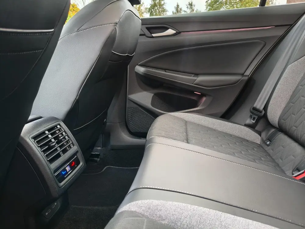 Volkswagen Golf 1.5 eTSI Life Edition GOAL uit 2025, foto 18