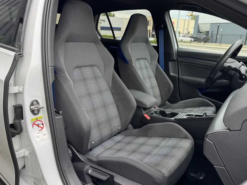 Volkswagen Golf 8 GTE 1.4 TSI 245pk DSG / Aut. E-Hybrid Pano uit 2020, foto 13