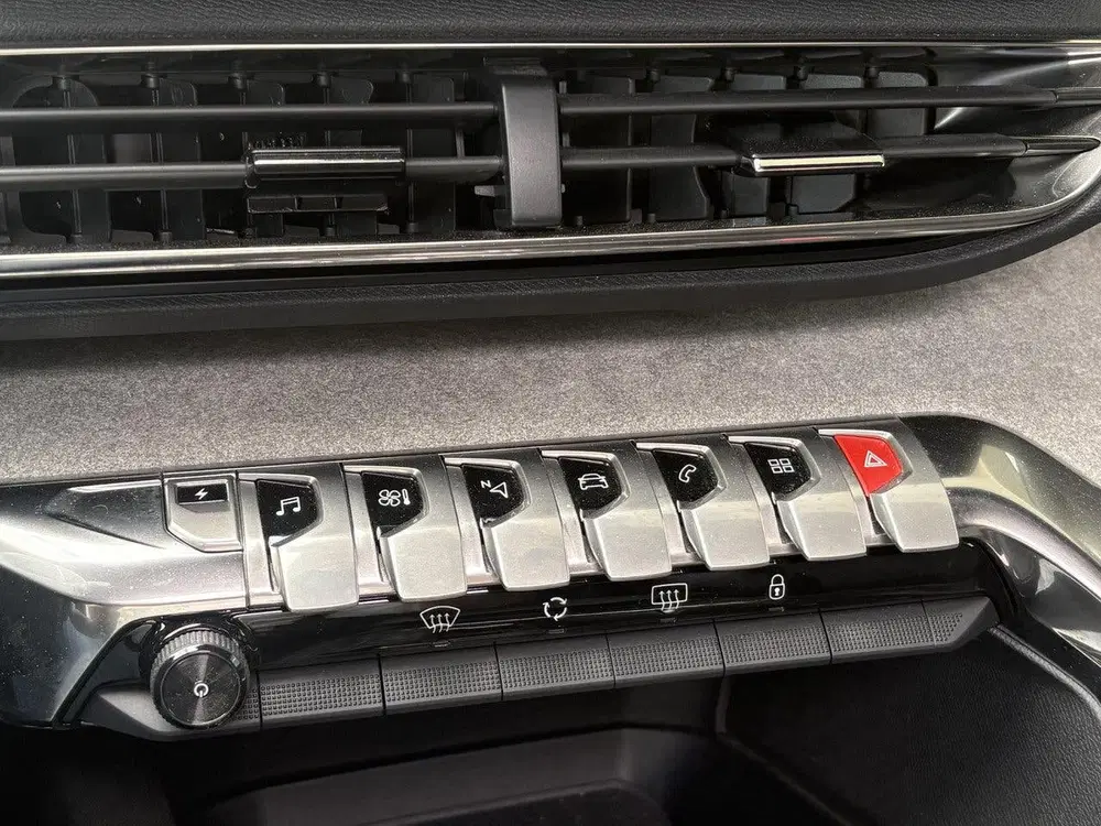 Peugeot 3008 1.6 HYbrid4 300 GT uit 2023, foto 11