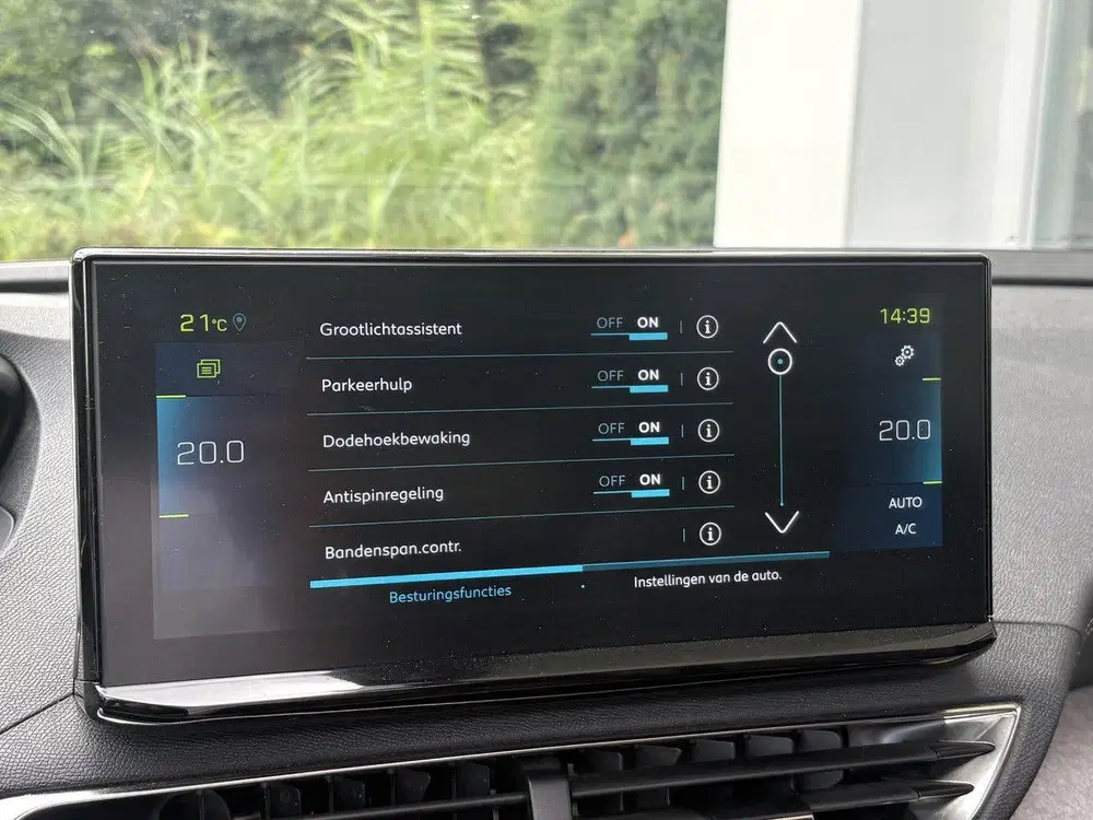 Peugeot 3008 1.6 HYbrid4 300 GT uit 2023, foto 12