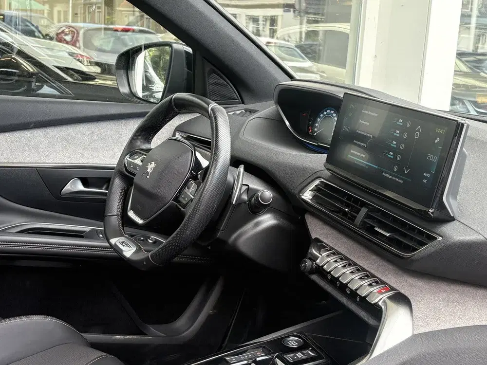 Peugeot 3008 1.6 HYbrid4 300 GT uit 2023, foto 9