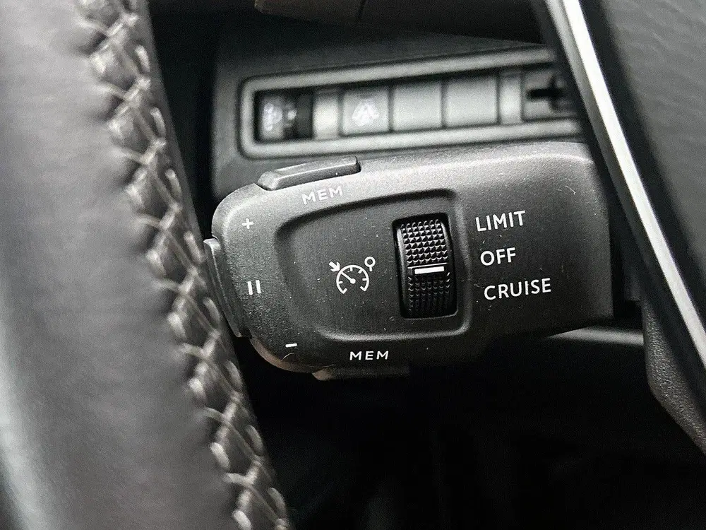 Peugeot 3008 1.2 130pk Allure Automaat uit 2022, foto 15