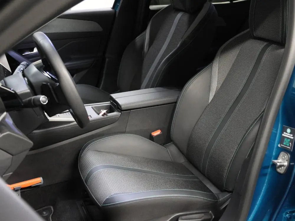 Peugeot 408 1.2 Hybrid Allure 145PK uit 2025, foto 12