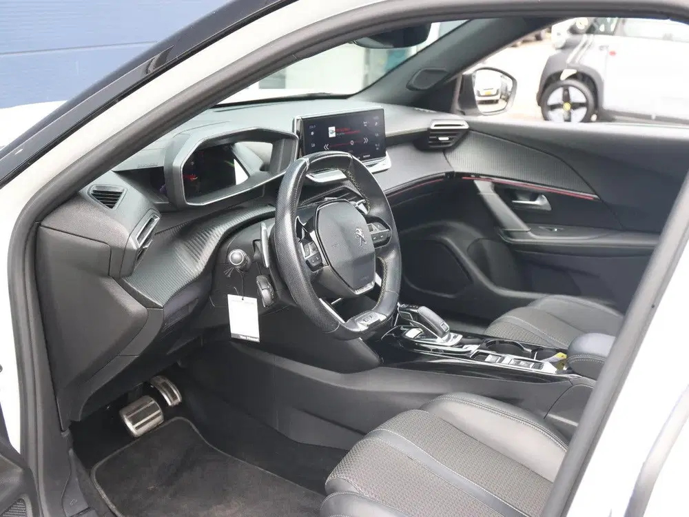 Peugeot 2008 1.2 130pk Automaat GT-Line Navigatie uit 2020, foto 12