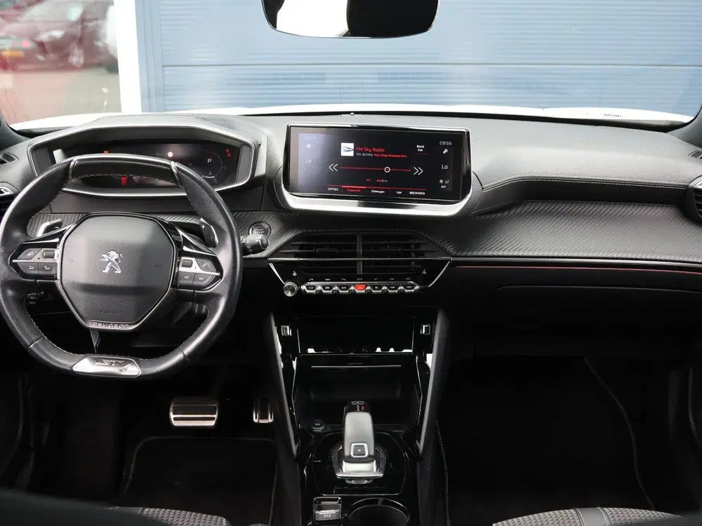 Peugeot 2008 1.2 130pk Automaat GT-Line Navigatie uit 2020, foto 14