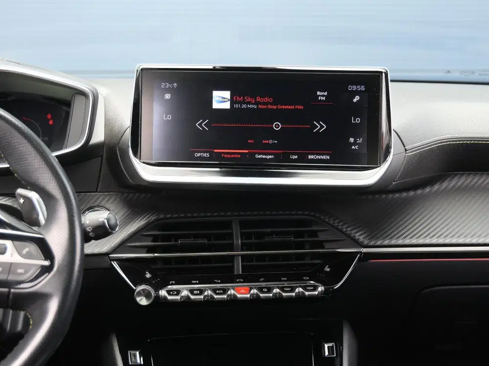 Peugeot 2008 1.2 130pk Automaat GT-Line Navigatie uit 2020, foto 15