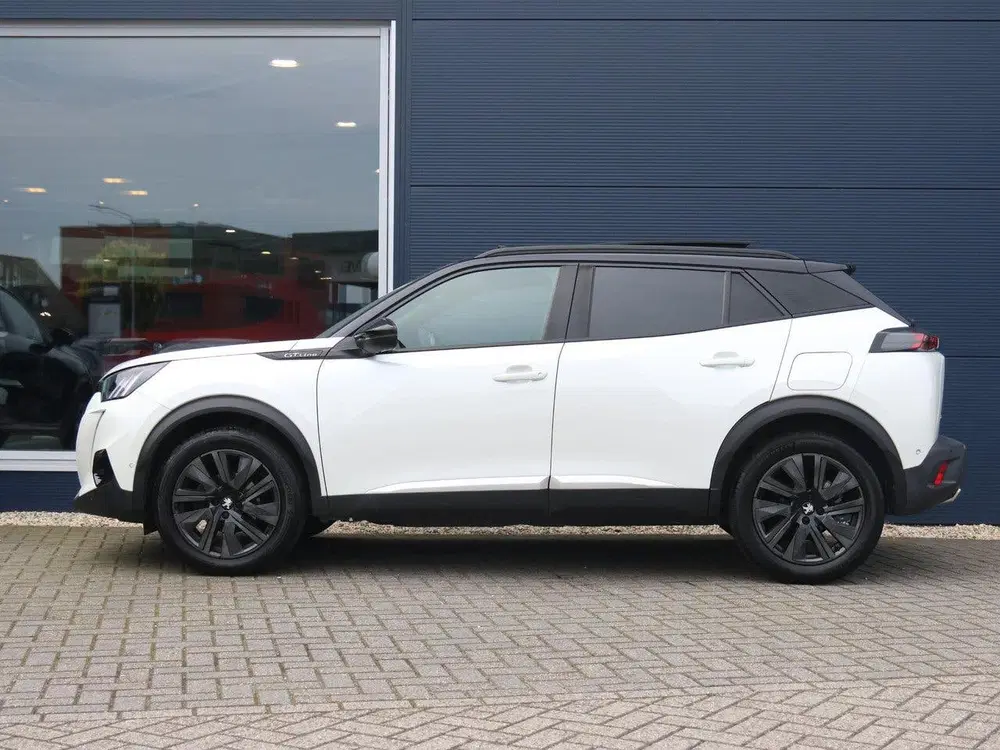 Peugeot 2008 1.2 130pk Automaat GT-Line Navigatie uit 2020, foto 2