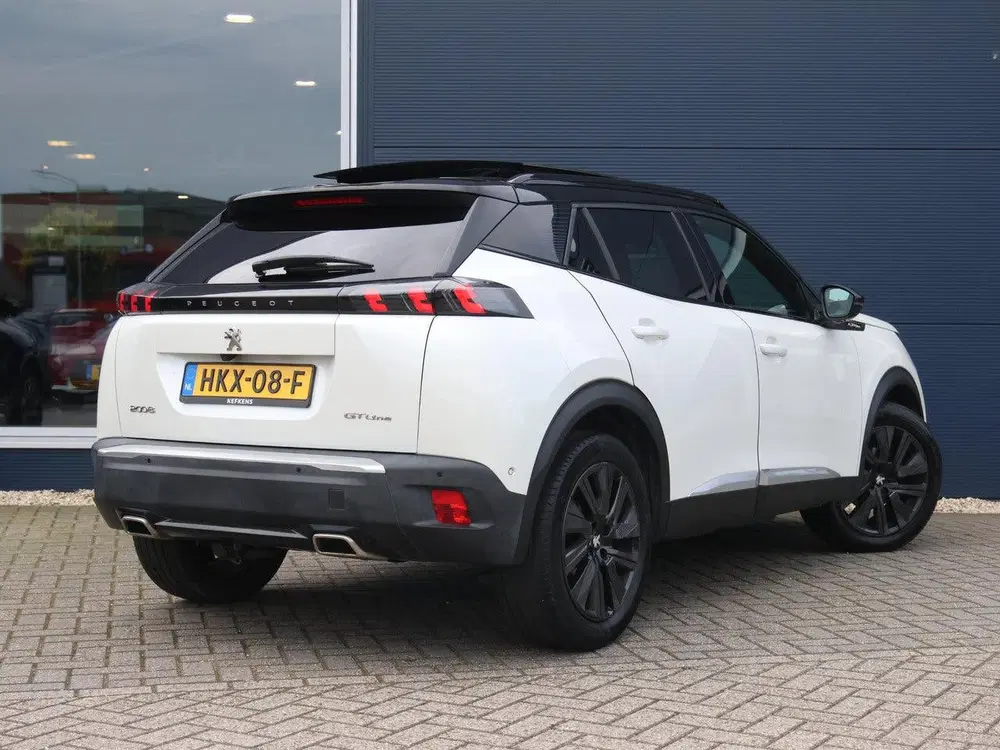 Peugeot 2008 1.2 130pk Automaat GT-Line Navigatie uit 2020, foto 3