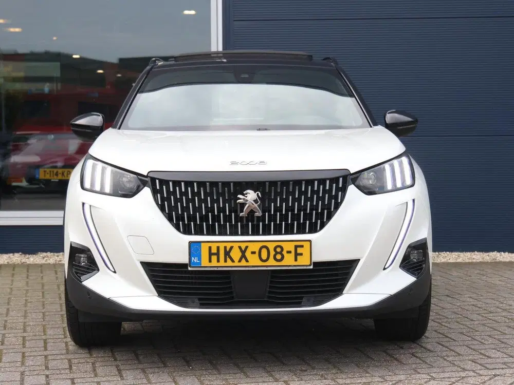 Peugeot 2008 1.2 130pk Automaat GT-Line Navigatie uit 2020, foto 4