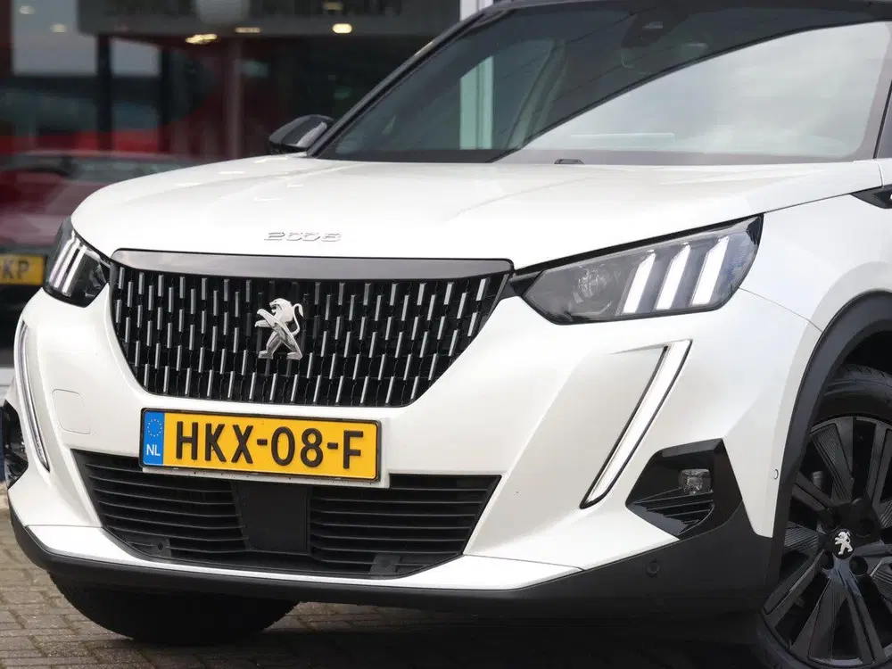 Peugeot 2008 1.2 130pk Automaat GT-Line Navigatie uit 2020, foto 5