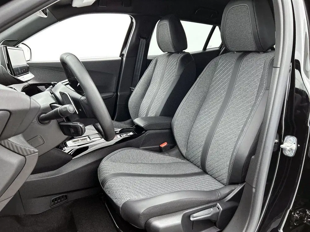 Peugeot 2008 1.2 Hybrid Allure 145pk Automaat uit 2025, foto 10