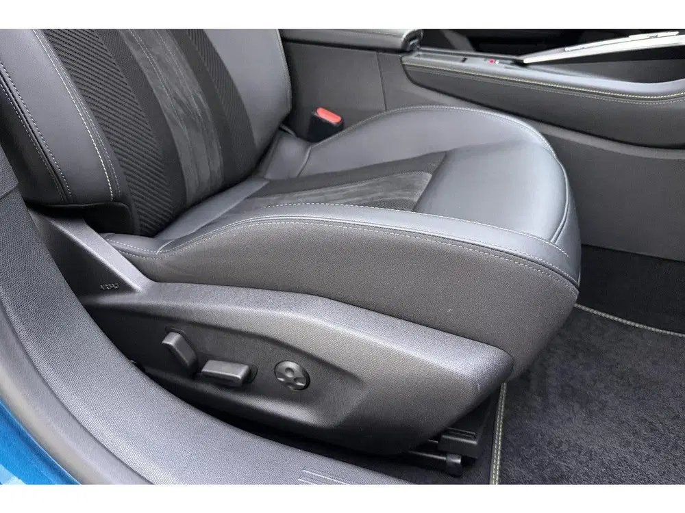 Peugeot 408 1.6 Hybrid GT uit 2023, foto 17