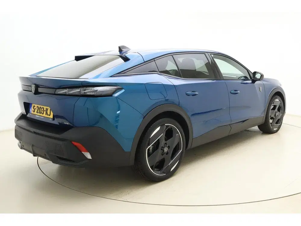 Peugeot 408 1.6 Hybrid GT uit 2023, foto 2