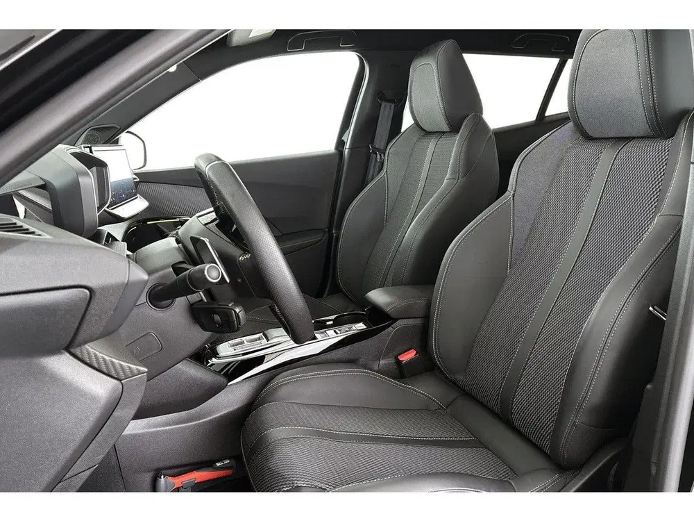 Peugeot 2008 1.2 PureTech 130 GT Panoramadak Trekhaak uit 2024, foto 6