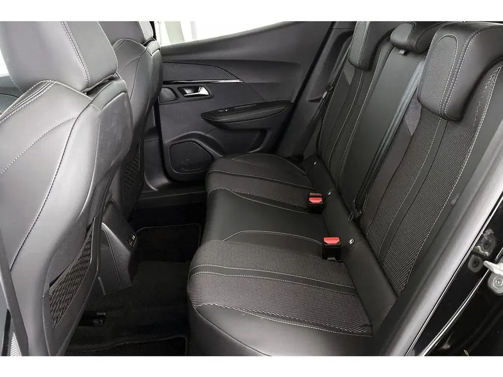 Peugeot 2008 1.2 PureTech 130 GT Panoramadak Trekhaak uit 2024, foto 9
