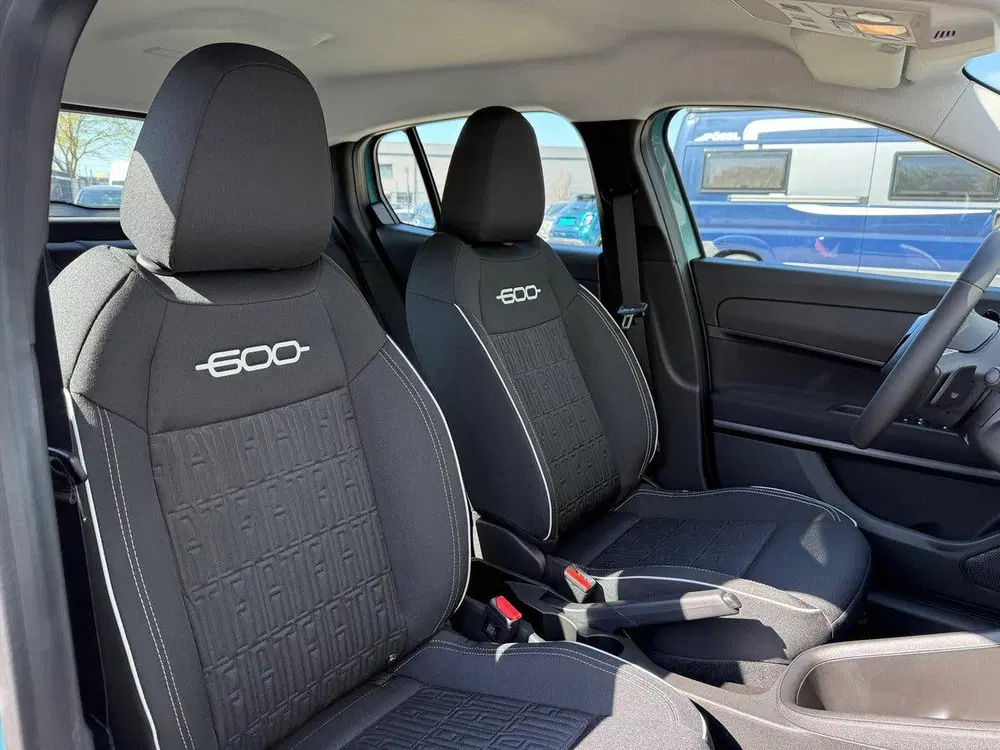 Fiat 600 1.2 Hybrid Urban uit 2025, foto 10