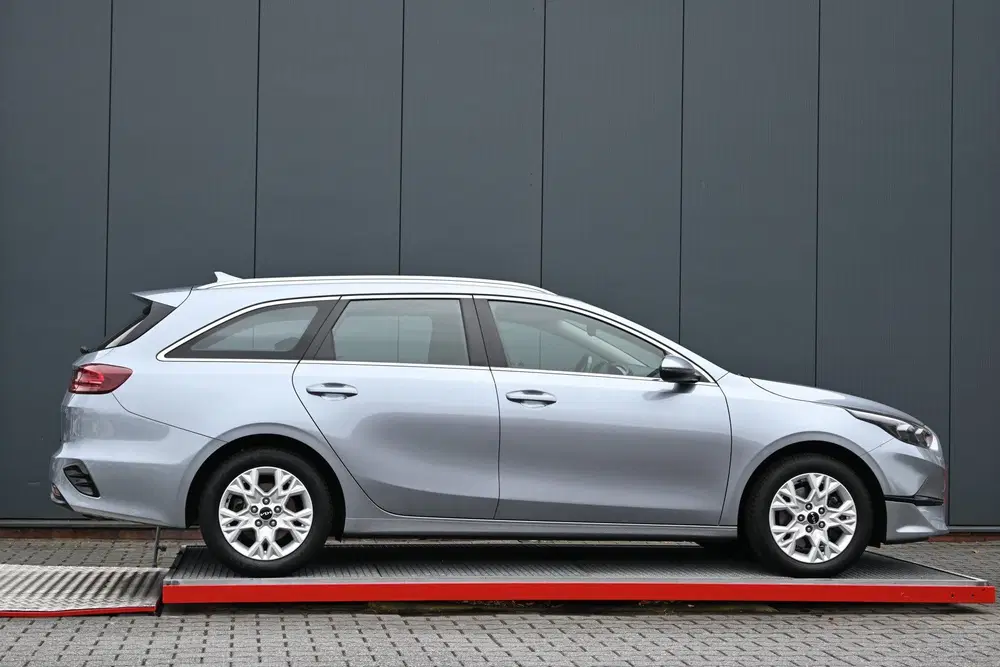 Kia Ceed 1.0 T-GDi DynamicLine (bj 2023) uit 2023, foto 2