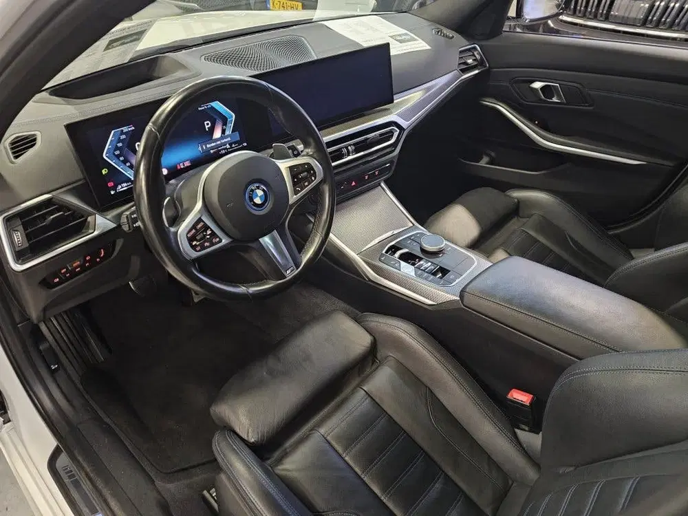 BMW 3-serie 3 Serie Touring 330e uit 2023, foto 13
