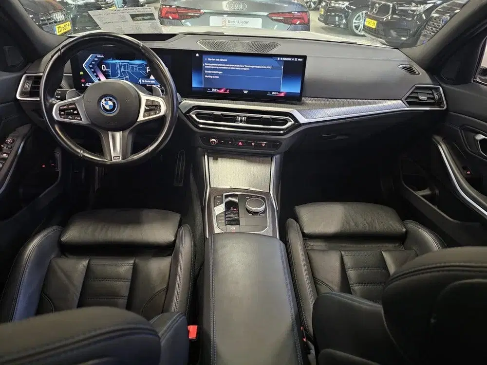 BMW 3-serie 3 Serie Touring 330e uit 2023, foto 16