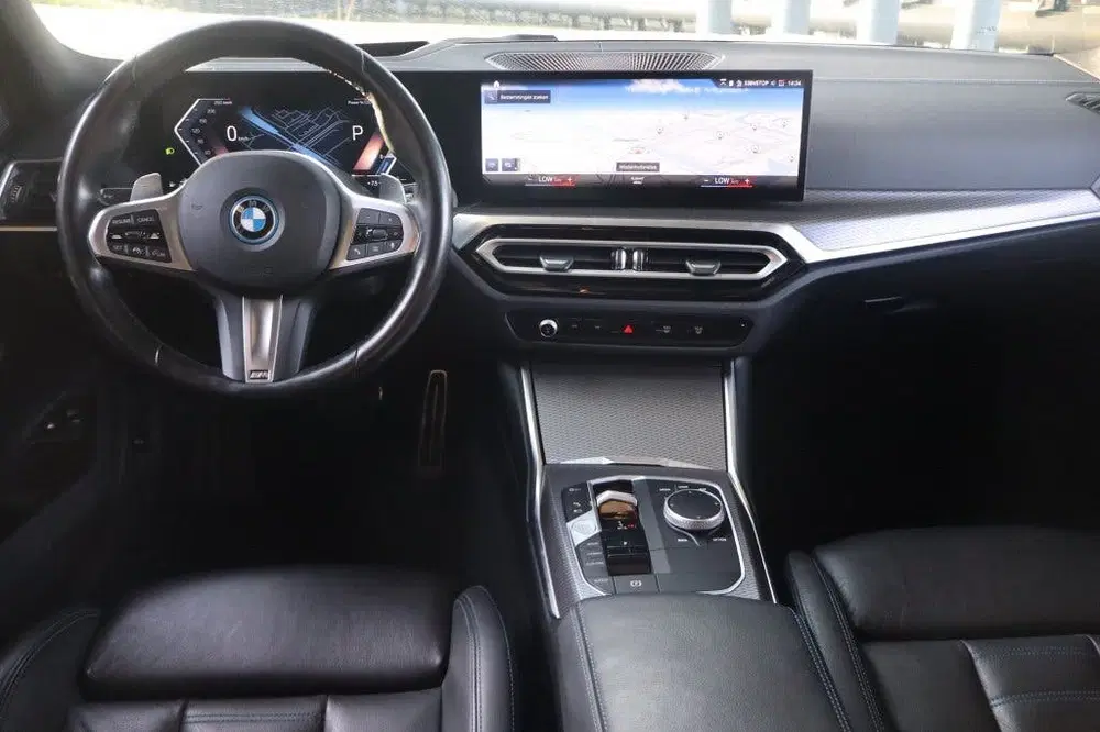 BMW 3-serie 3 Serie Touring 330e uit 2023, foto 3