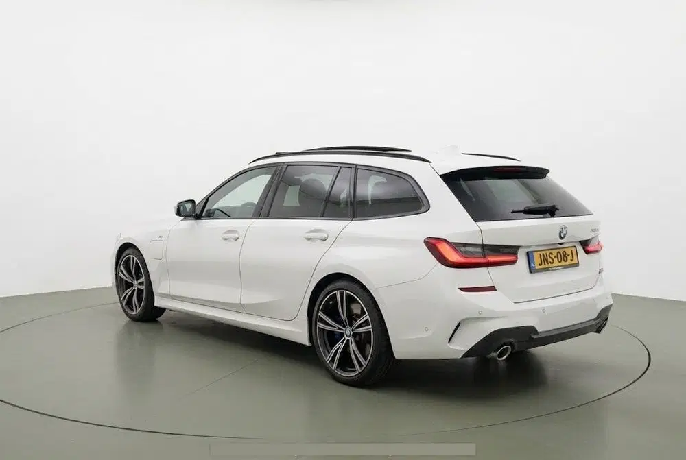 BMW 3-serie 3 Serie Touring 330e uit 2023, foto 4