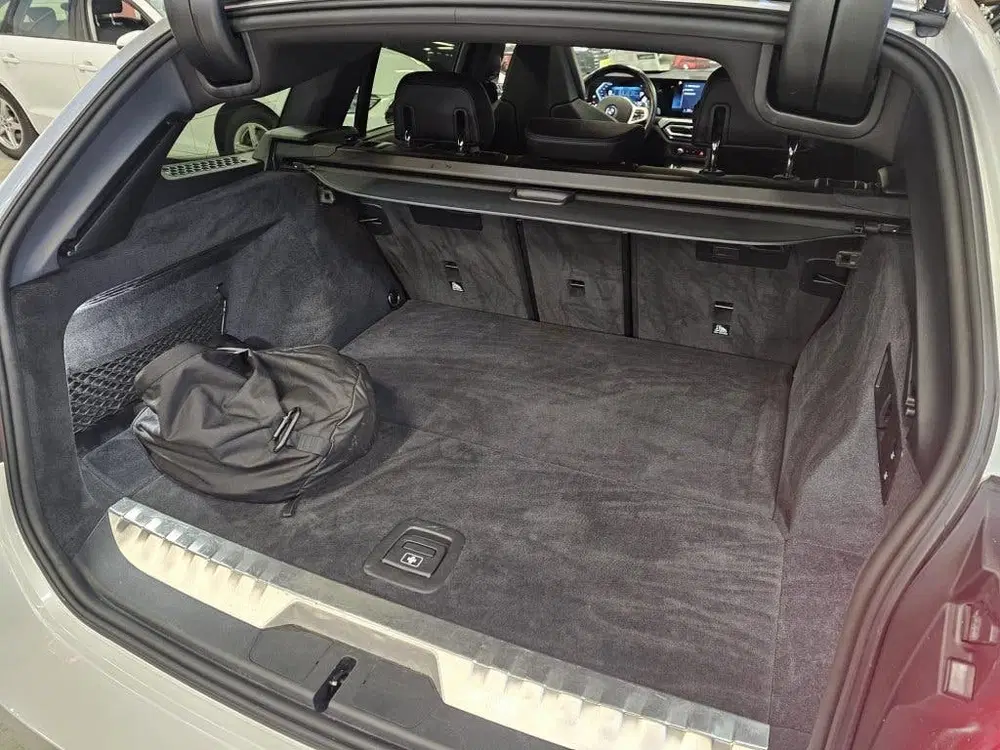 BMW 3-serie 3 Serie Touring 330e uit 2023, foto 7
