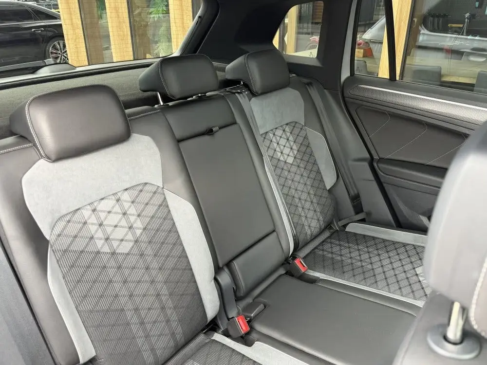 Volkswagen Tiguan 1.5 TSI R-Line | blackstyle | panorama-dak uit 2023, foto 10