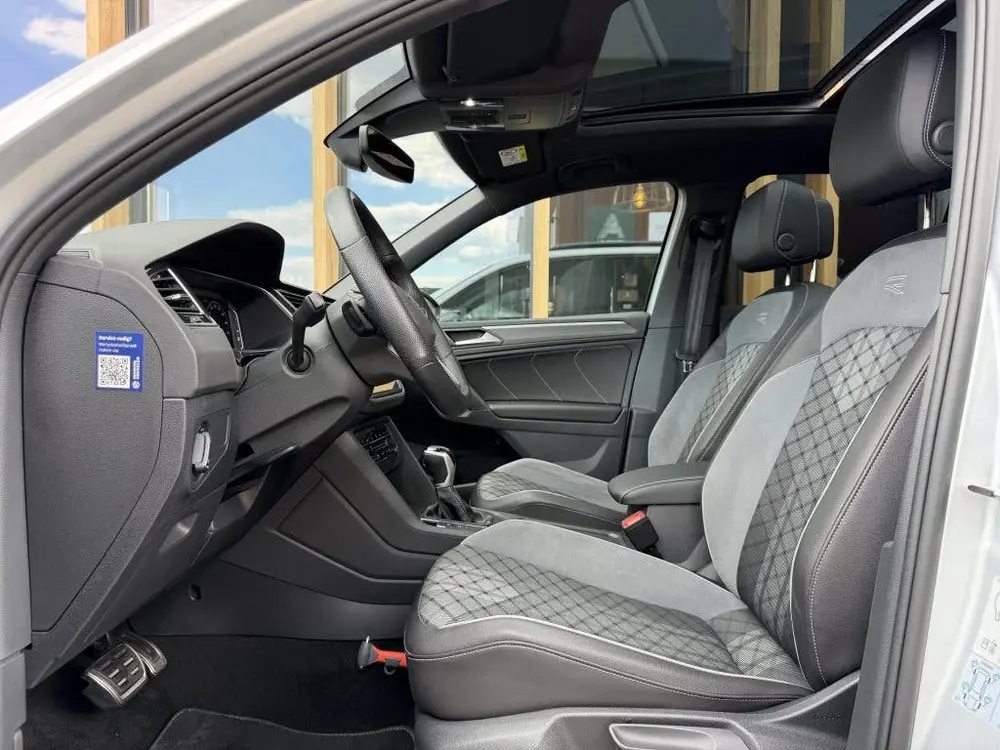 Volkswagen Tiguan 1.5 TSI R-Line | blackstyle | panorama-dak uit 2023, foto 11