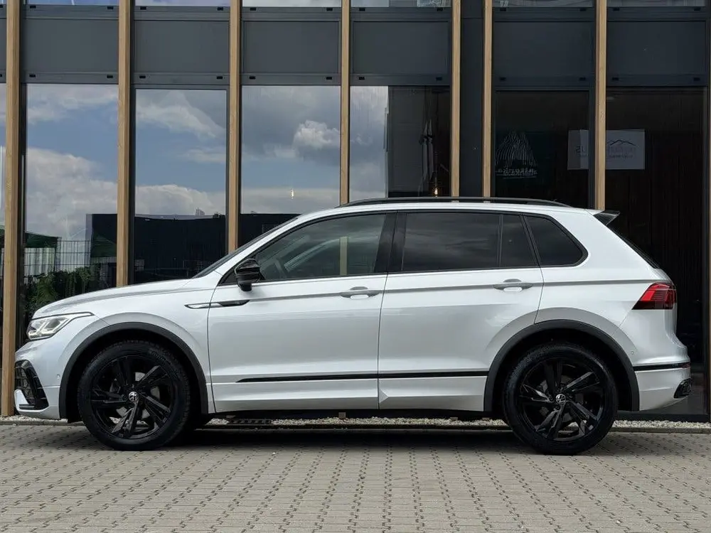 Volkswagen Tiguan 1.5 TSI R-Line | blackstyle | panorama-dak uit 2023, foto 2